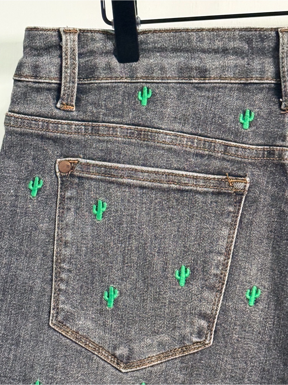Judy Blue NWT Cactus Embroidered Denim Shorts XL Gray Raw Hem - Picture 11 of 17
